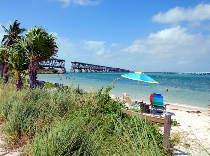 Honda bahia state park bridge florida onto overseas sky going usa